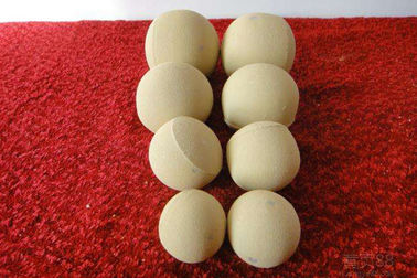 AL2O3 65%の不活性のアルミナの球、Castableアルミナの陶磁器の球によってカスタマイズされるサイズ